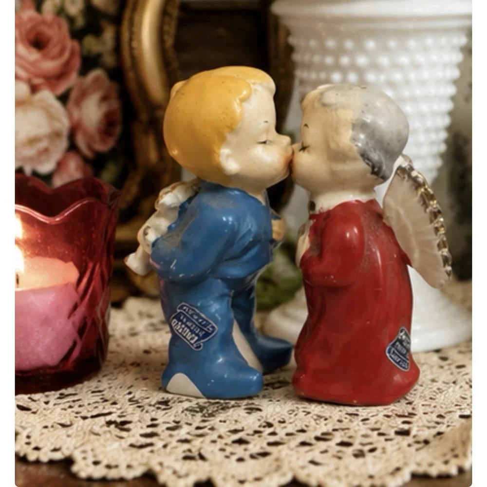 VTG Japan Kissing Baby Angel ‎ & Boy S & P Shaker w/ Orig Stickers Figurine